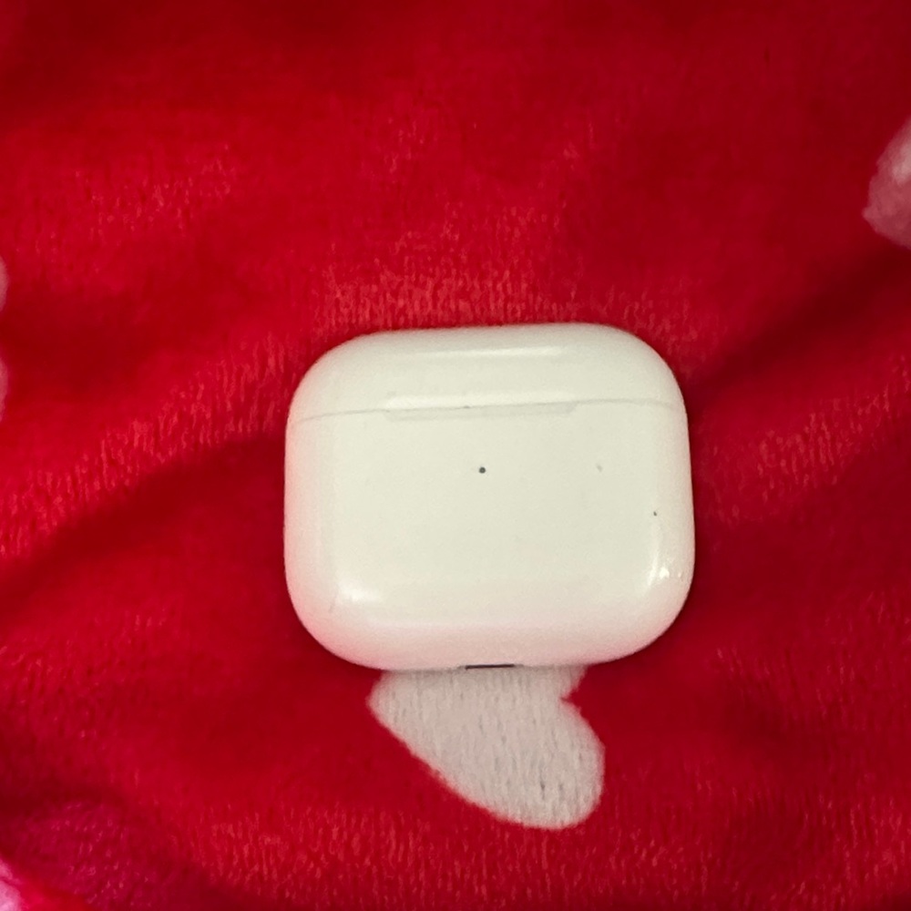 Apple AirPods charging CASE only!!